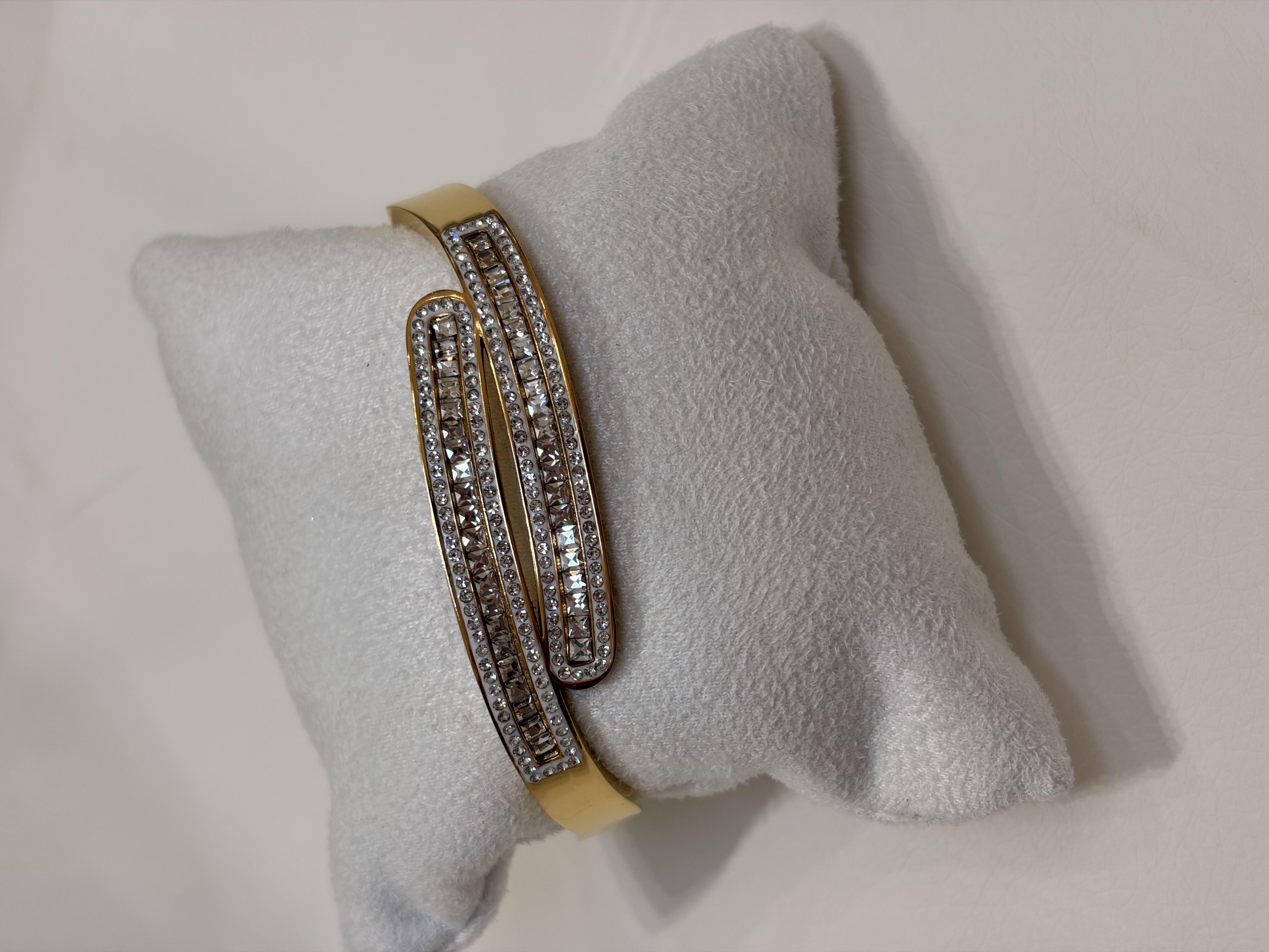 Bracciale rigido contrariè