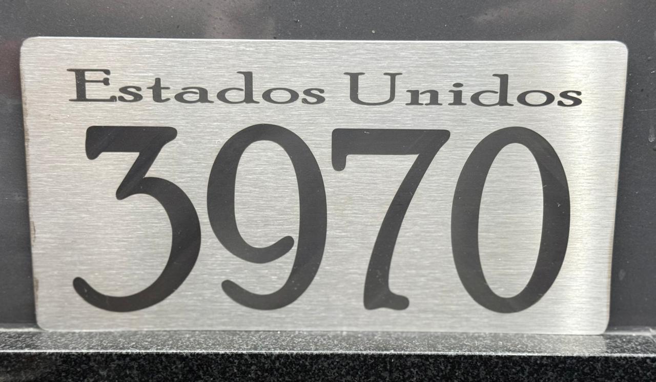 Placa de acero con numeración
