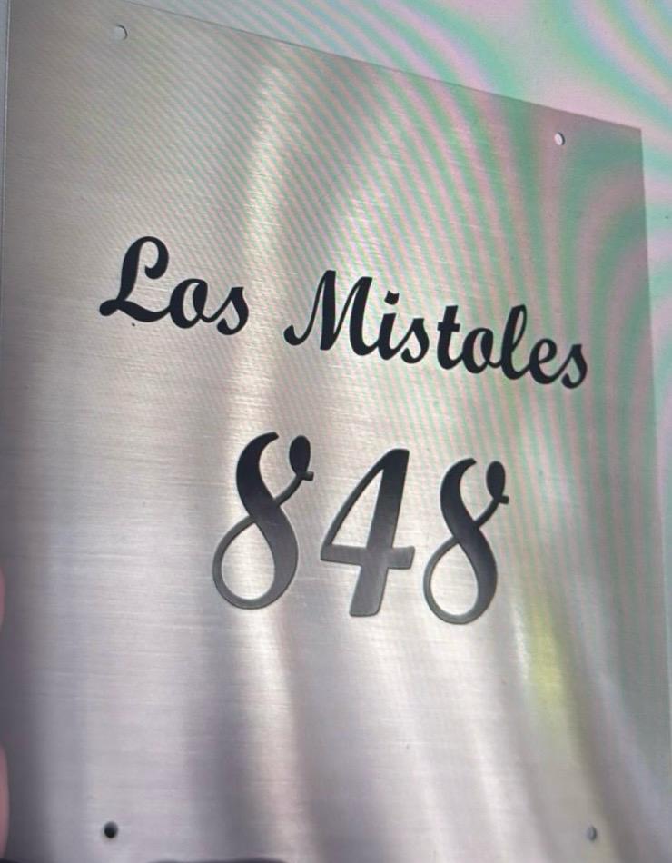 Placa de acero con numeración