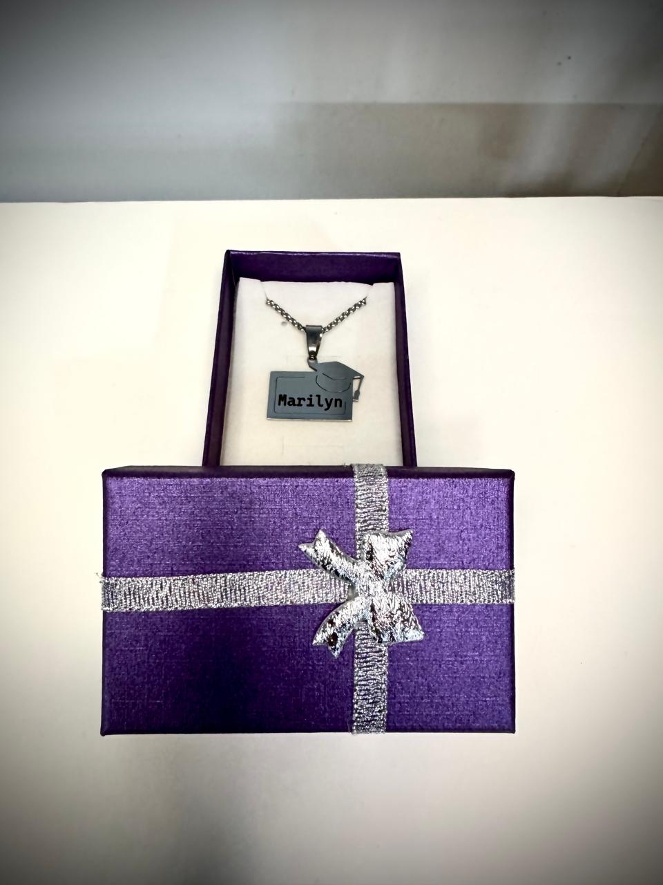 Dije egresados acero quirúrgico personalizado