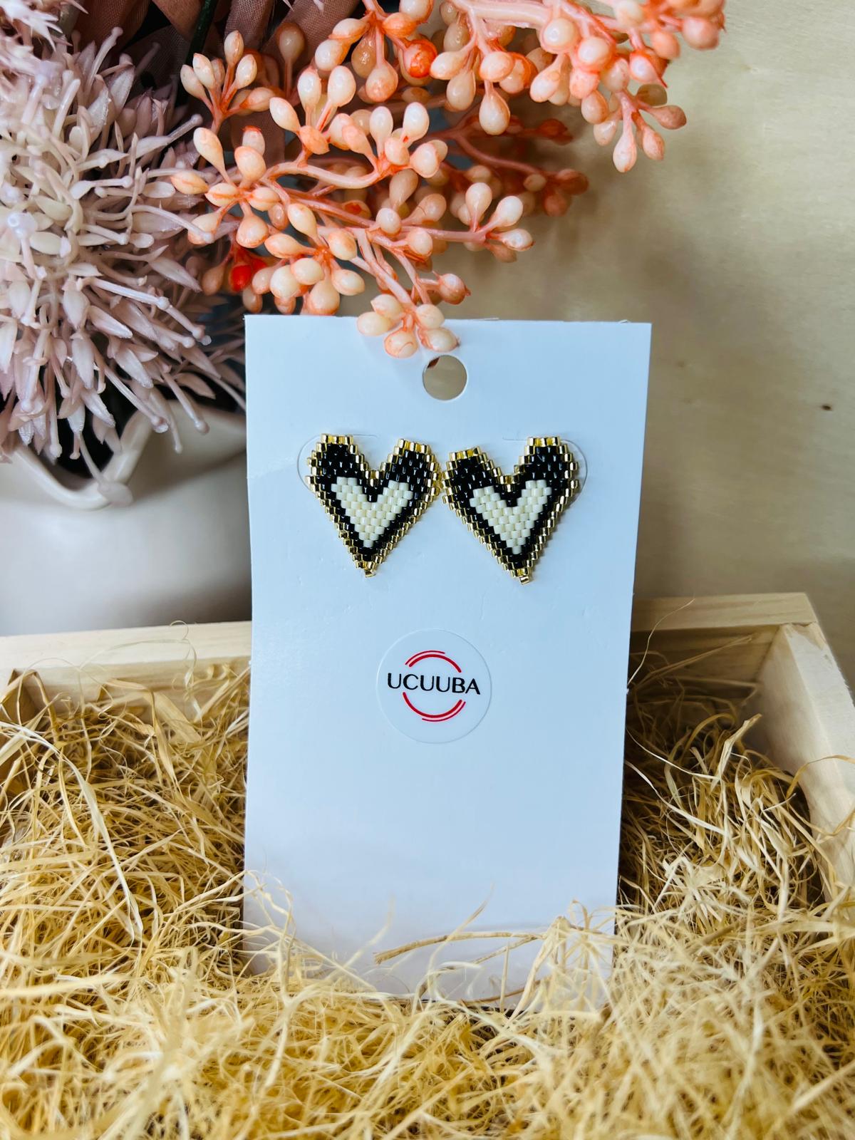 Aretes Miyuki de Corazones Negro | Heart Black Miyuki Earrings