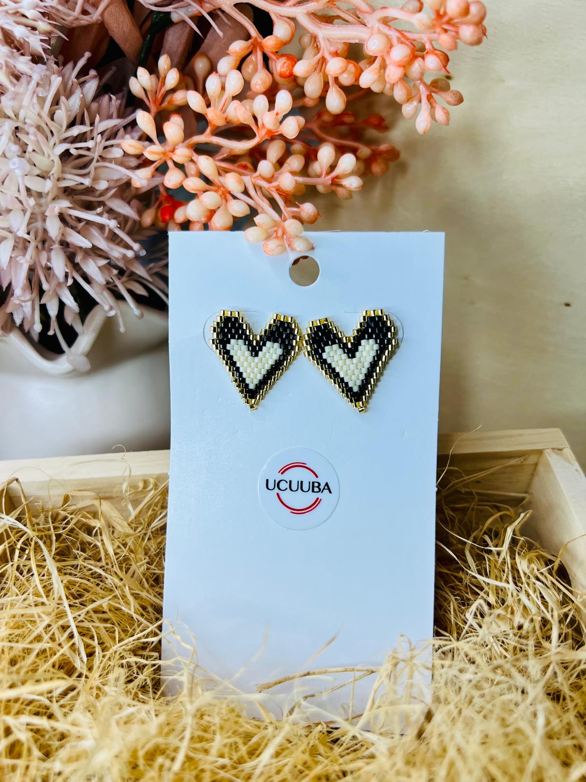 Aretes Miyuki de Corazones Negro | Heart Black Miyuki Earrings