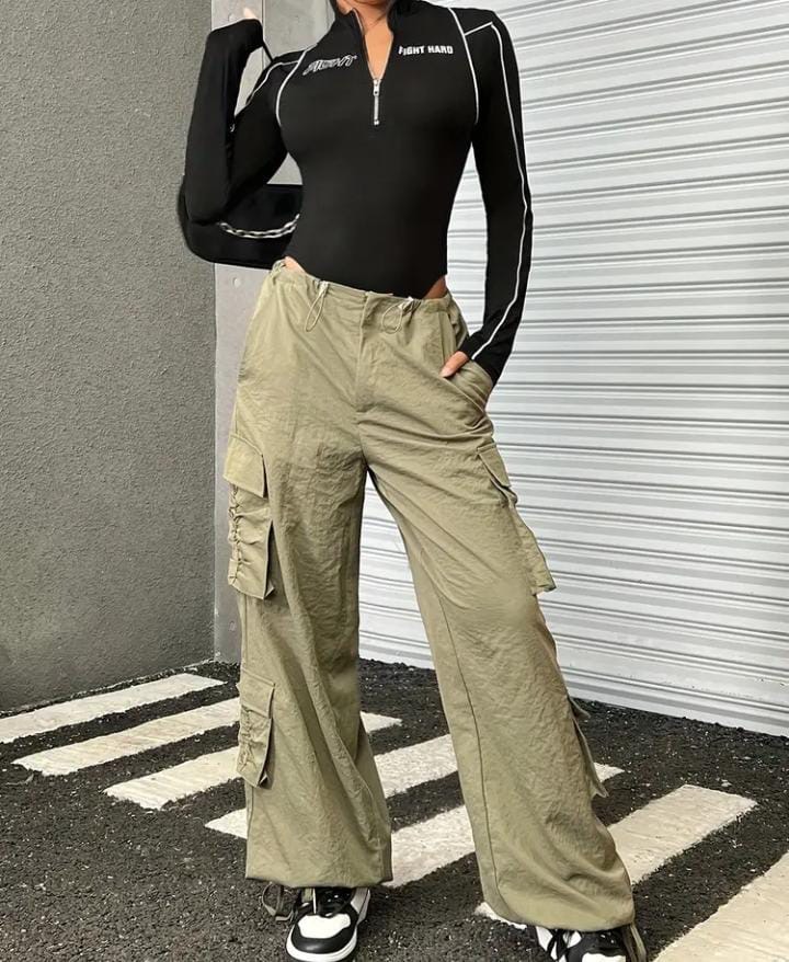 Body Elegante con Estampado de "MANO DE LUCHA"