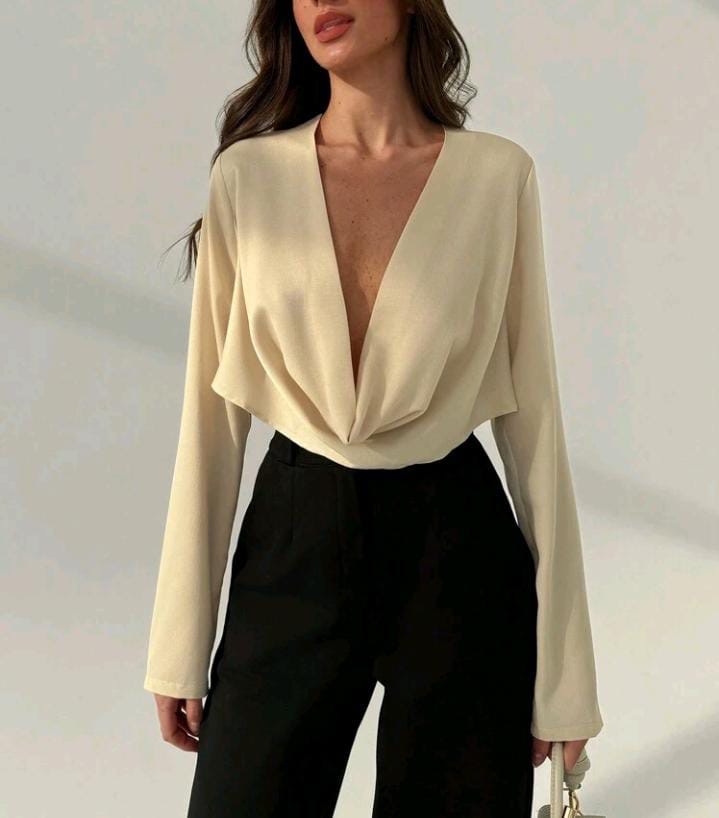 Blusa elegante de escote profundo