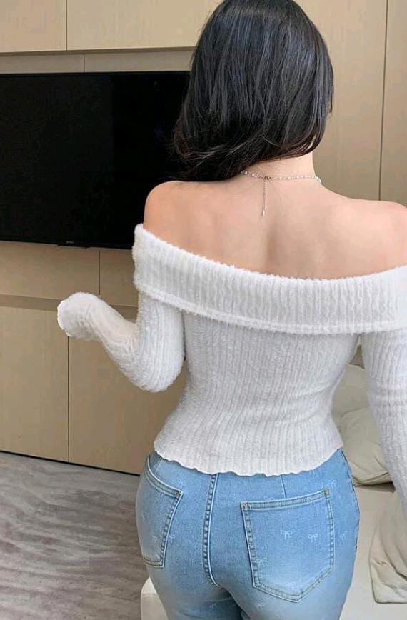 Abrigo Blanco de Hombros Descubiertos