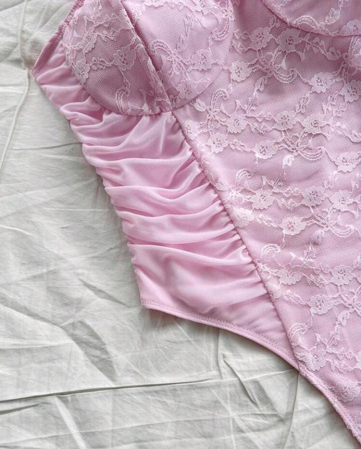 Body de encaje rosa