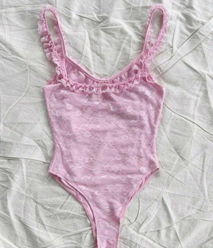 Body de encaje rosa