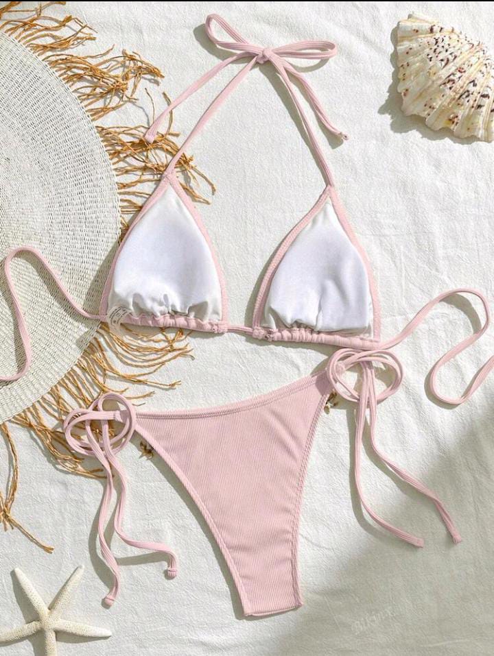 Bikini rosa con detalles de conchas