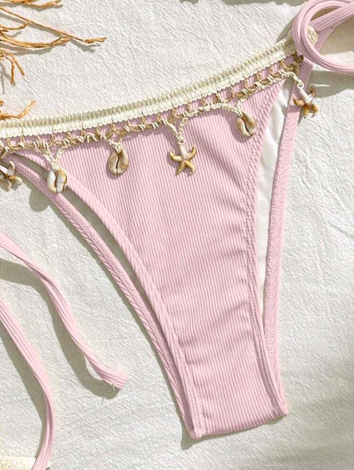 Bikini rosa con detalles de conchas