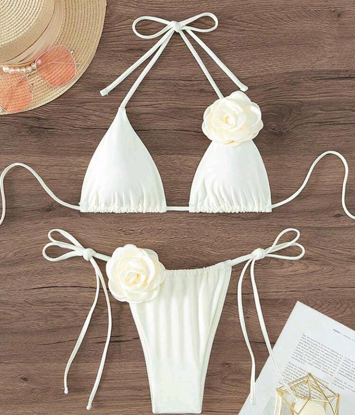 Bikini blanco con flores