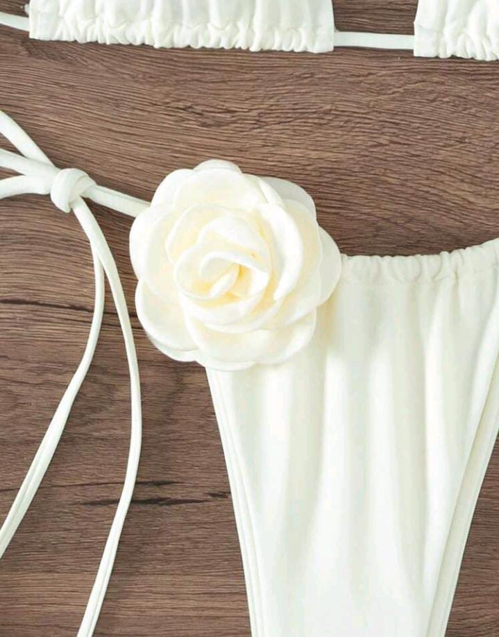 Bikini blanco con flores