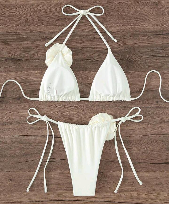 Bikini blanco con flores