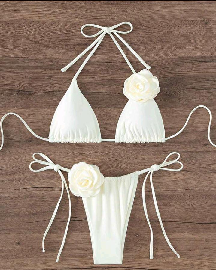 Bikini blanco con flores