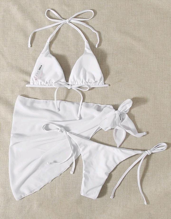 Bikini blanco de tres piezas