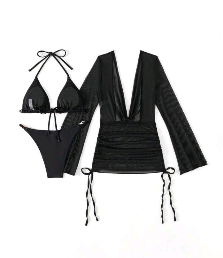 Bikini negro y vestido playero