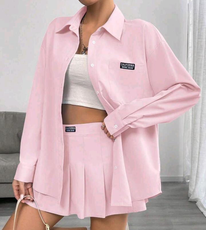 Camisa rosa y falda