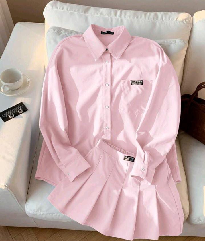 Camisa rosa y falda