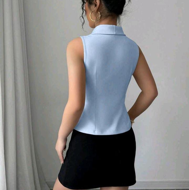 Blusa azul sin mangas