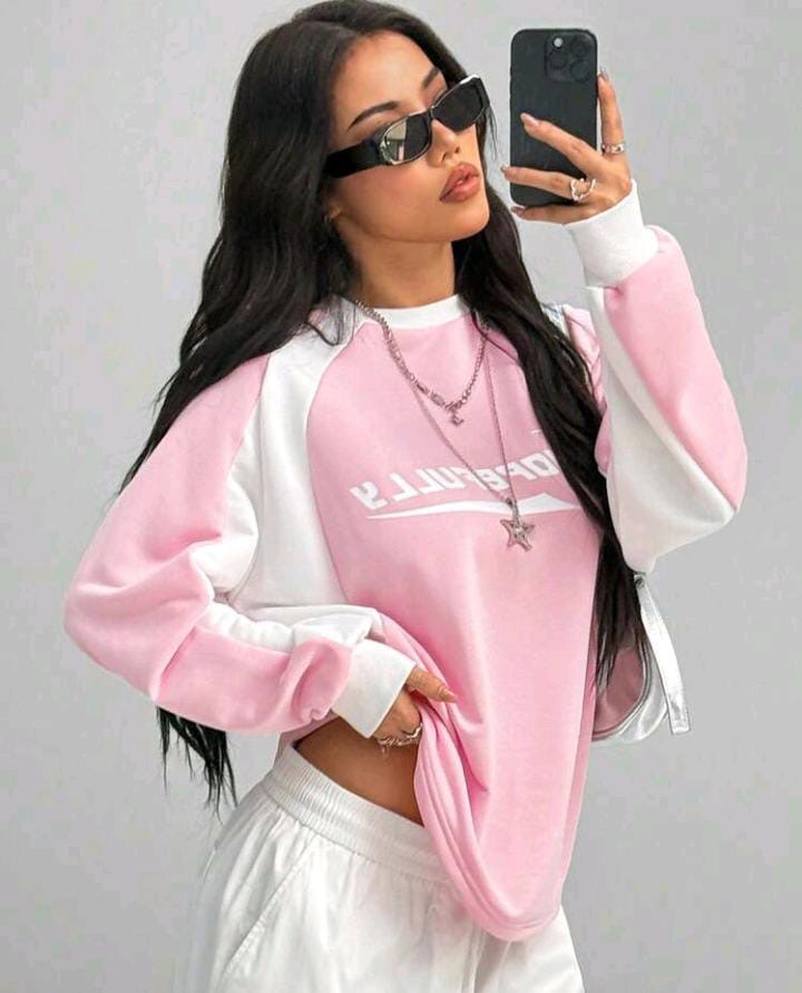 Sudadera rosa y blanca