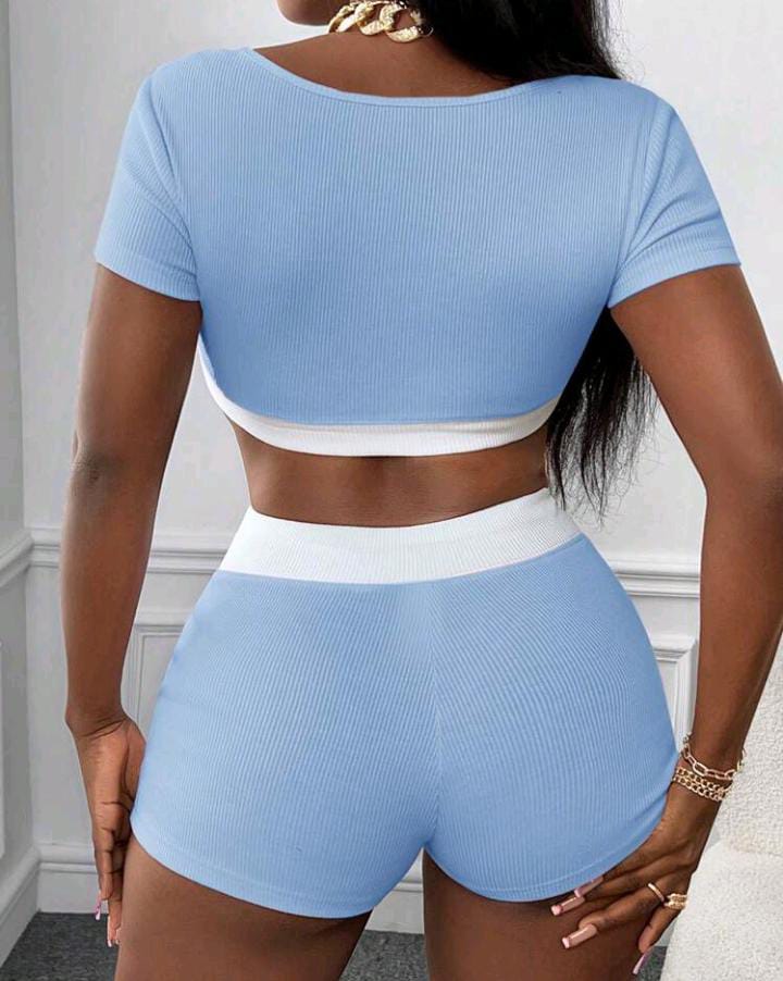 Conjunto deportivo azul