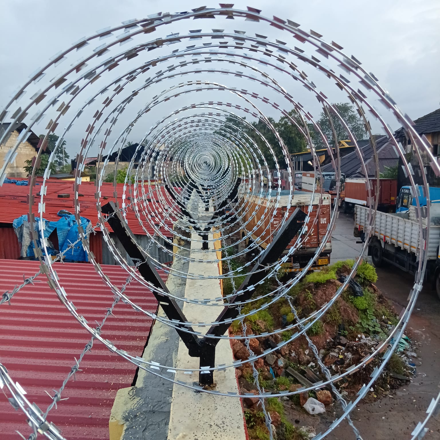 RAZOR BLADES INSTALLATION 