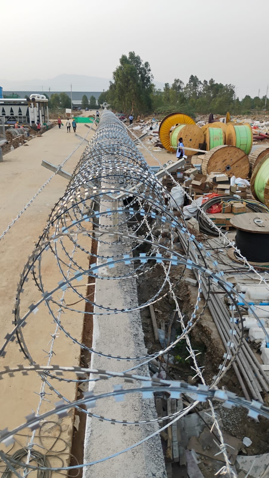 RAZOR BLADES INSTALLATION 