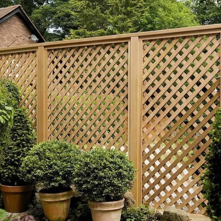 WOODEN TRELLIS FENCING
