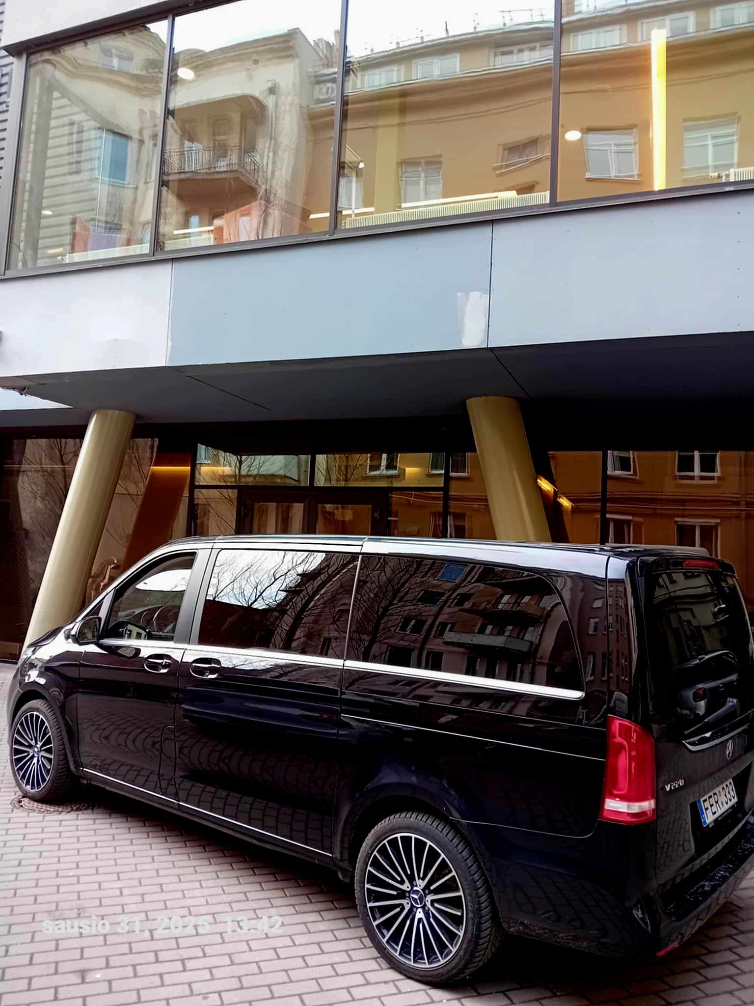 Mercedes V class automobilio nuoma su vairuotoju / Mercedes V class with chauffeur