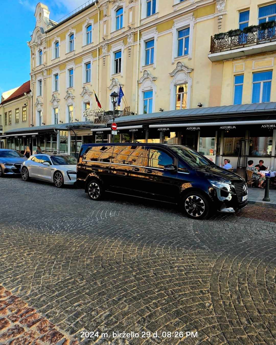 Mercedes V class automobilio nuoma su vairuotoju / Mercedes V class with chauffeur