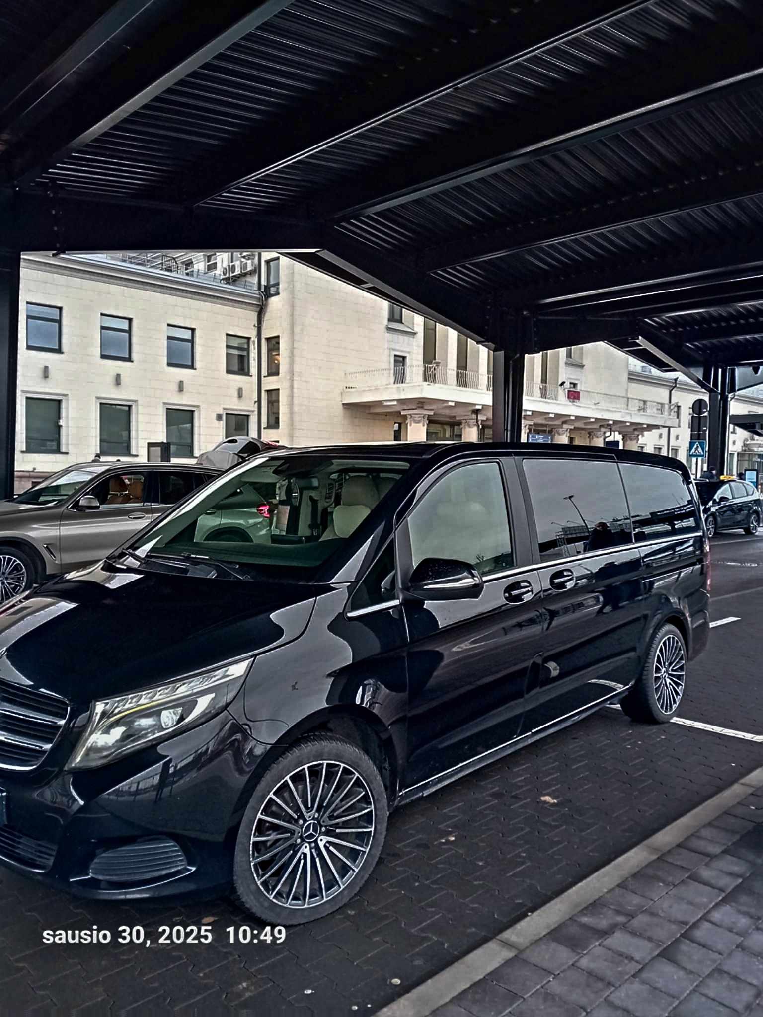 Kelionė Kaunas - Vilnius (Vilniaus oro uostas) arba Vilniaus oro uostas - Kaunas pasirinktu automobiliu