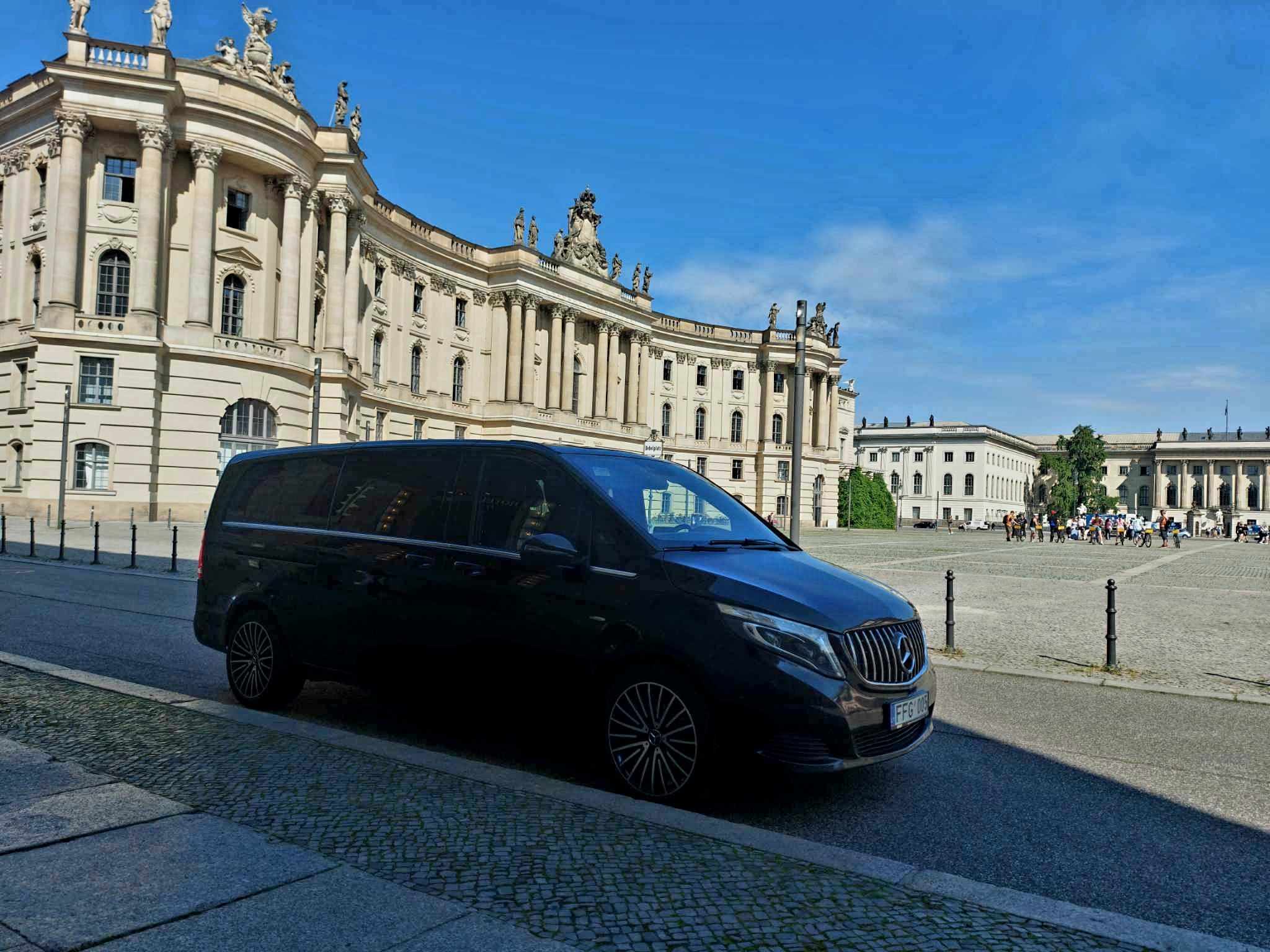 Luxury Van in Berlin, Hamburg and other cities in Deutschland