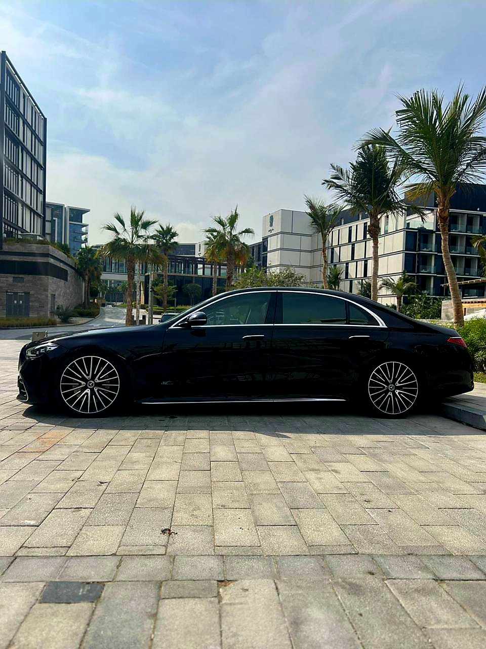 Rent Mercedes S and V class with chauffeur in JAE (Dubai)