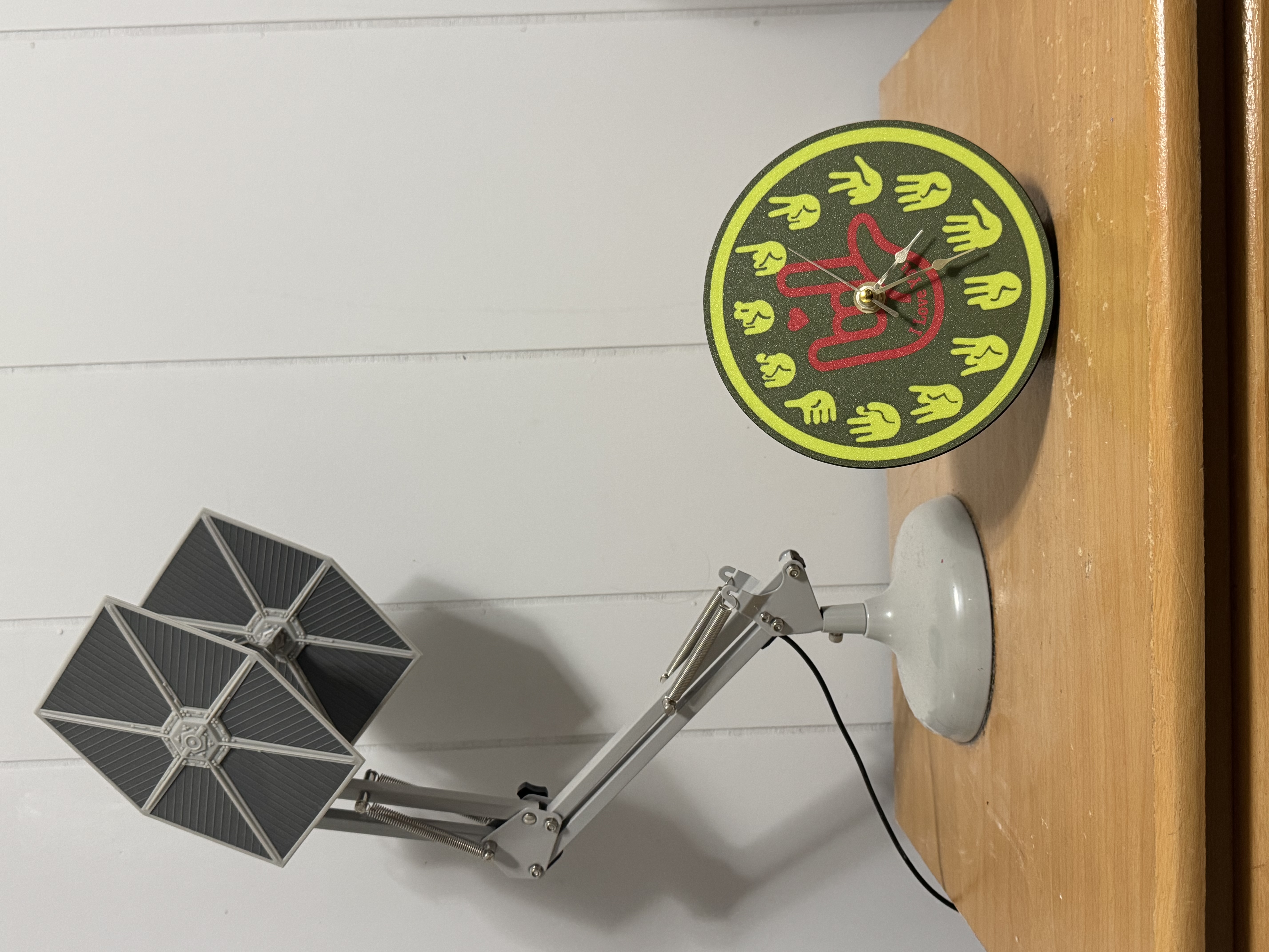 ASL Desktop Clock- ASL Gesture Hand Numbers 