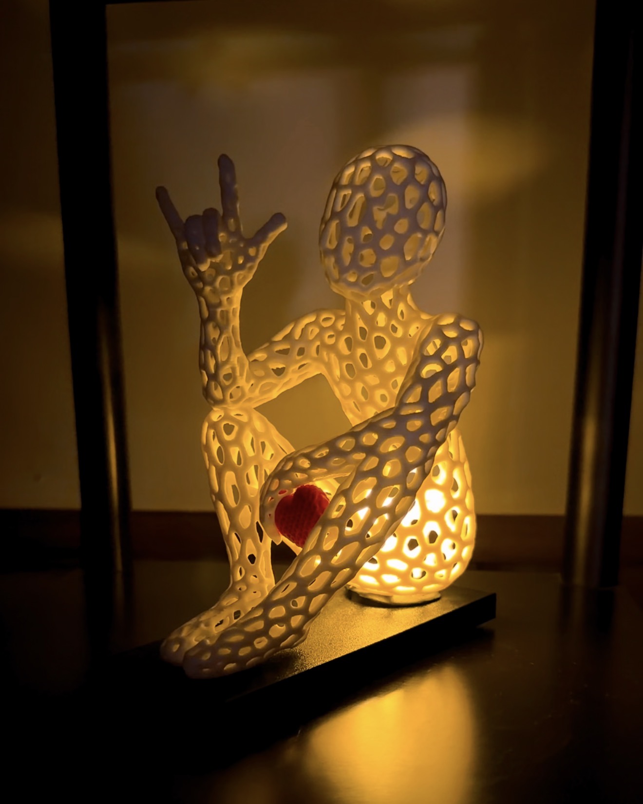 3D ILY Candlelight Sitting Voronoi Figure  with a Heart shape.