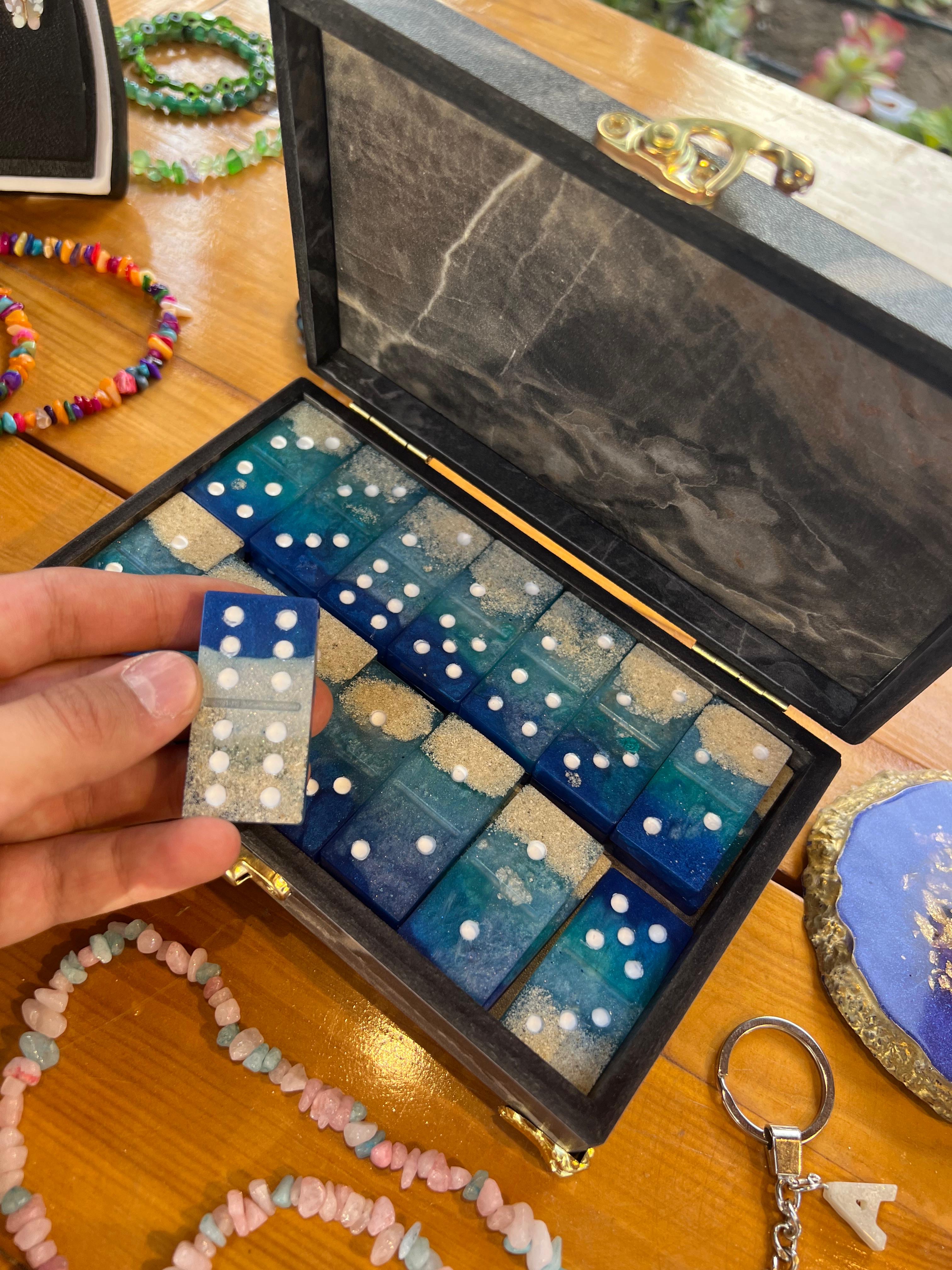 Ocean domino