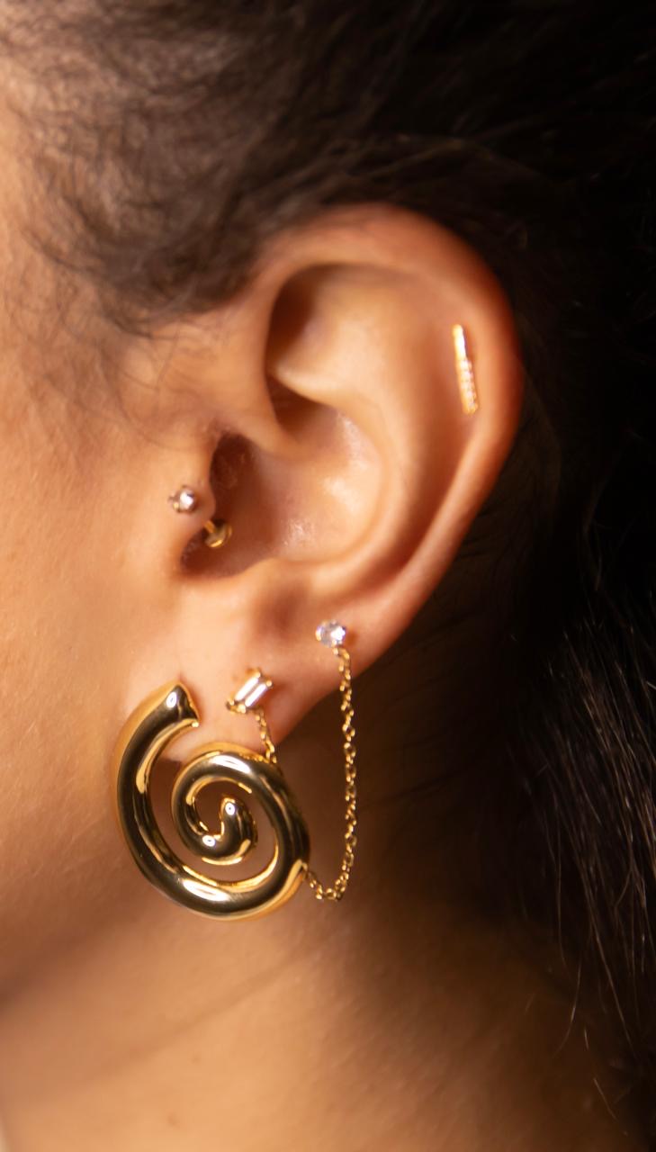 Gold antiturnish spiral pendant earring