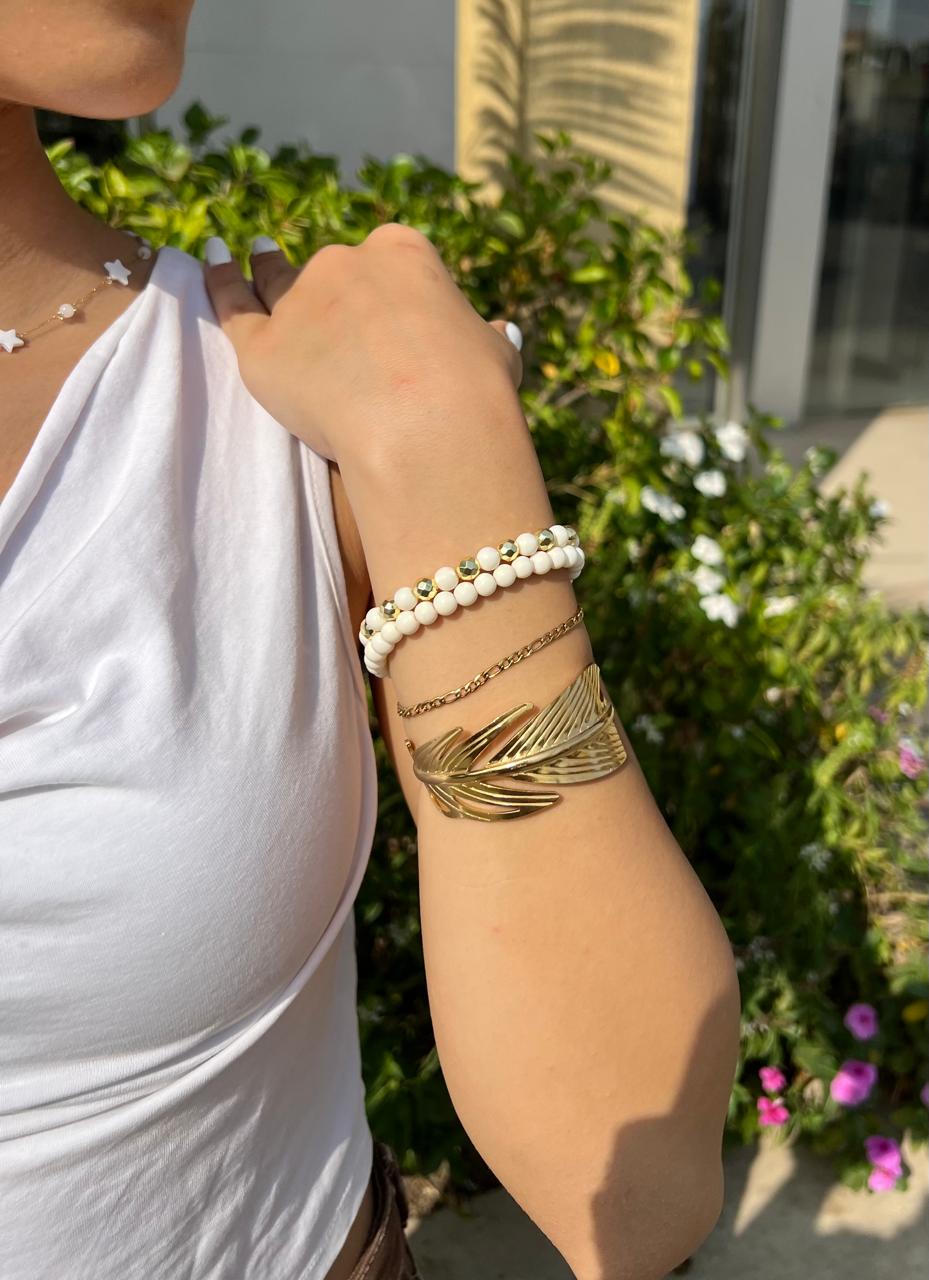 Gold and white Bracelets set