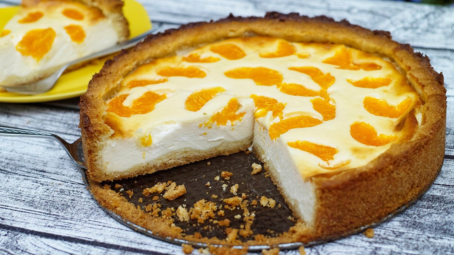 German Cheesecake with Mandarines / "Käsekuchen mit Mandarinen" (for local delivery only)