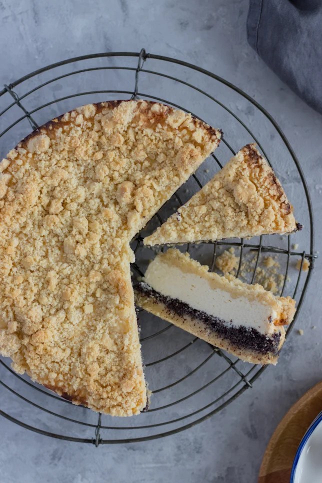 German Cheeescake with Poppy and Crumbles / "Käse-Mohnkuchen mit Streuseln" (for local delivery only)