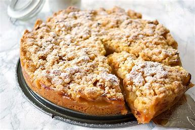 German Apple Cinnamon Crumble Cake / "Apfelkuchen mit Zimtstreuseln"