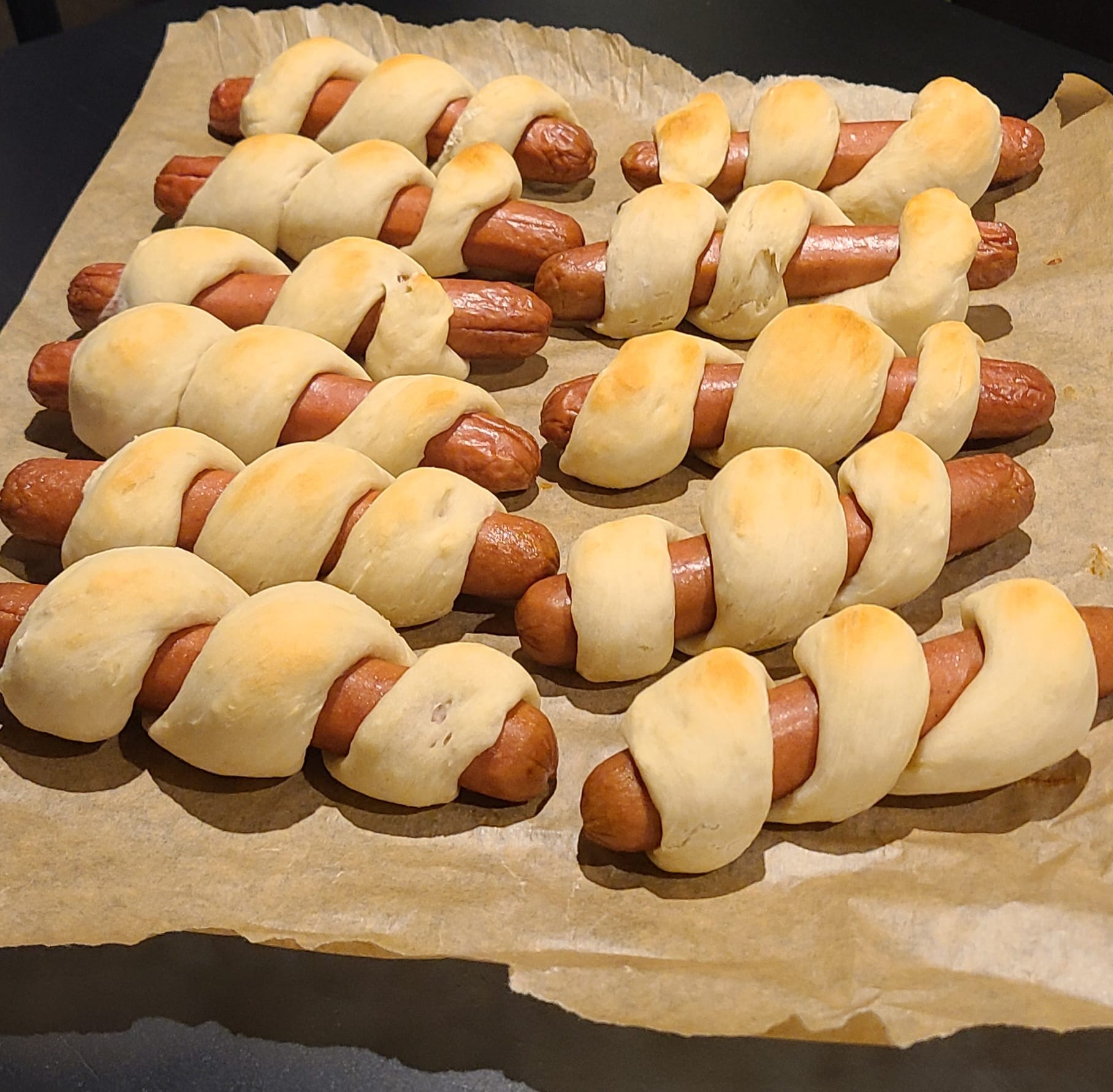 German Sausage in a Blanket / "Würstchen im Schlafrock" (for local delivery only)