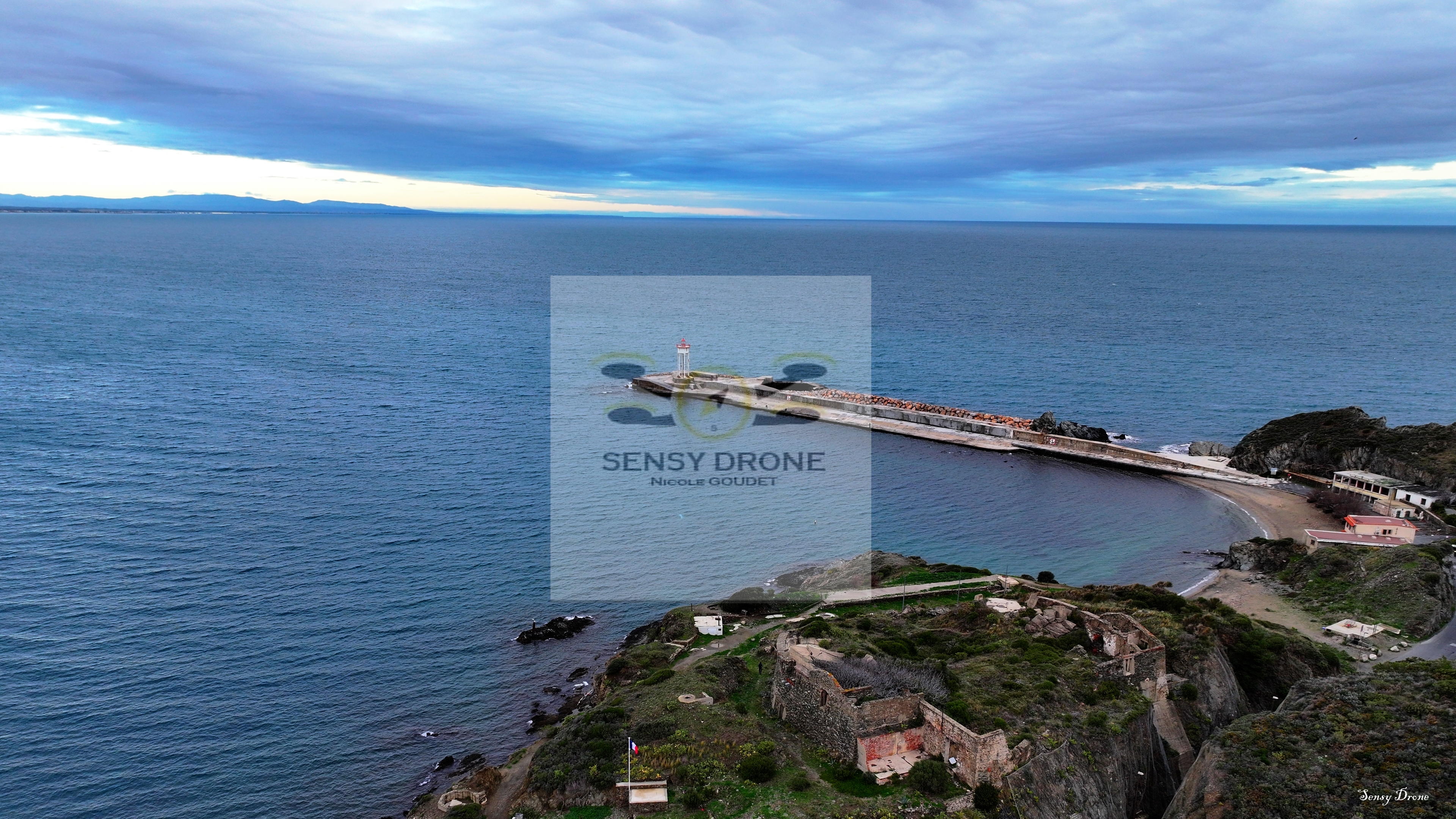 Port-Vendres - L'appel du large au bout du phare