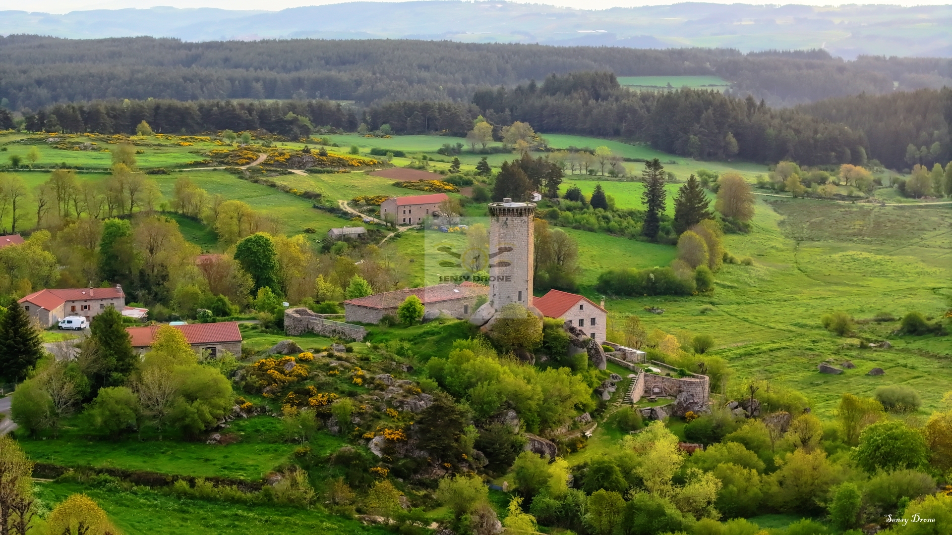 Tour de la Clauze – Sentinelle médiévale de la Margeride