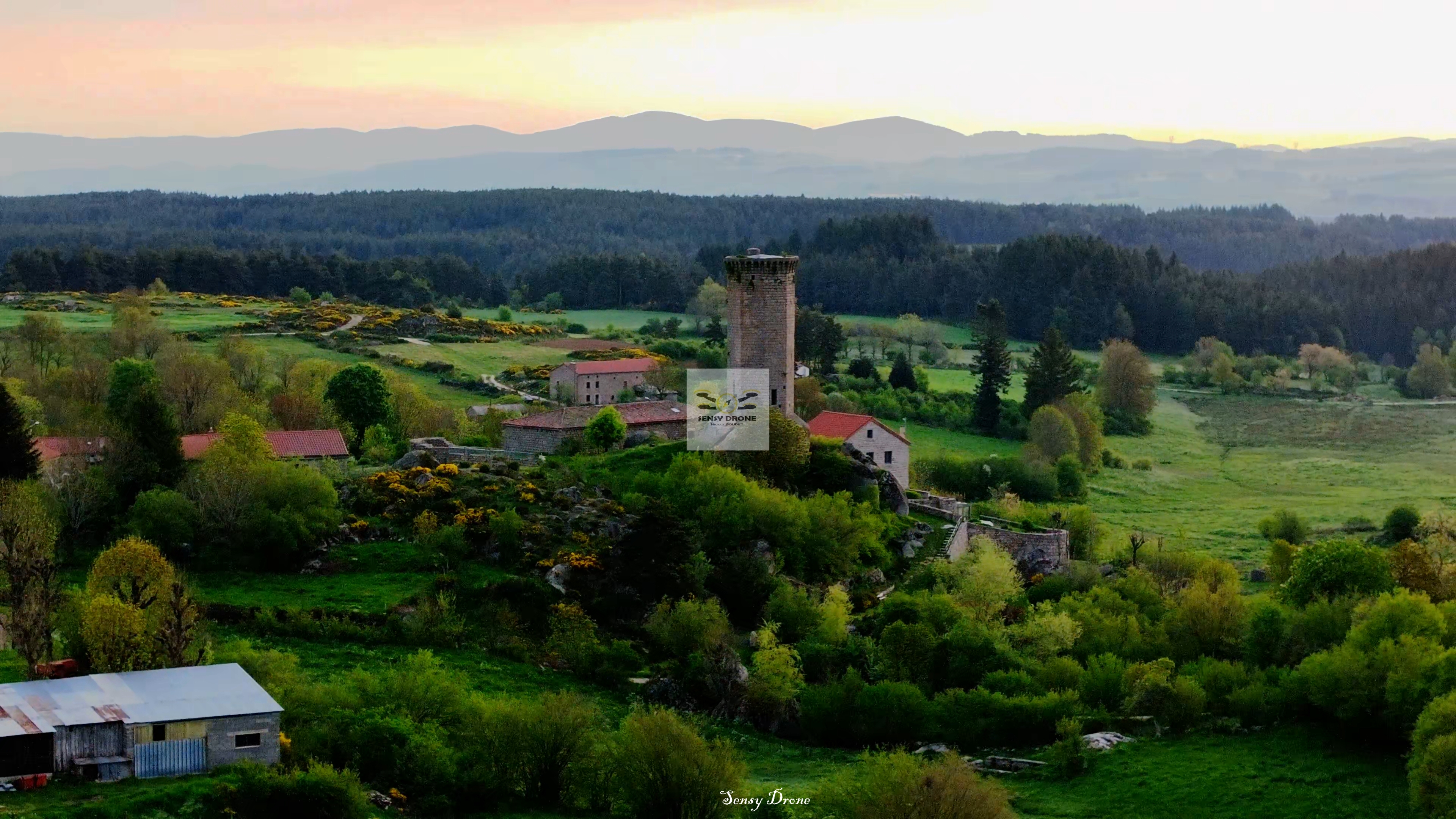 Tour de la Clauze – Sentinelle médiévale de la Margeride