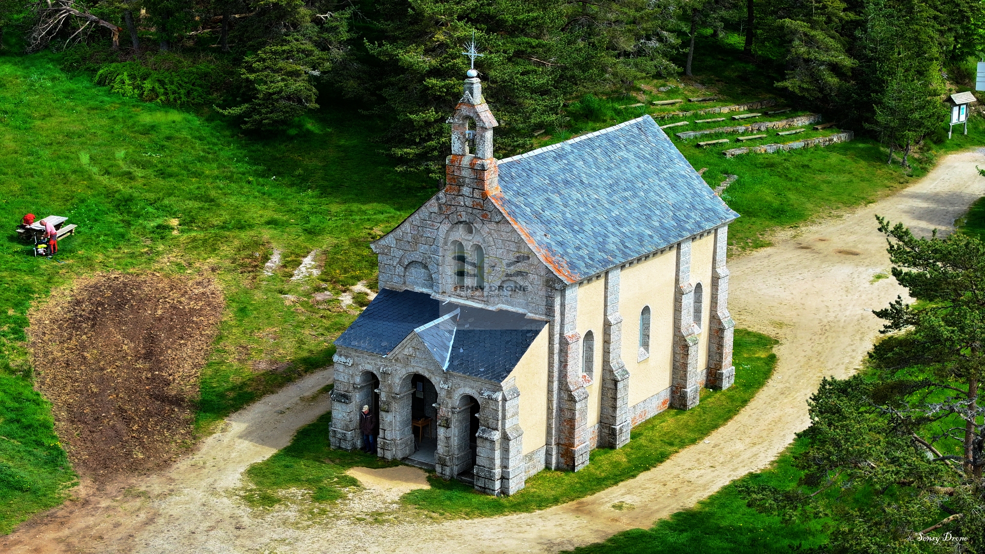 Chapelle Saint-Roch – Gardienne spirituelle du chemin