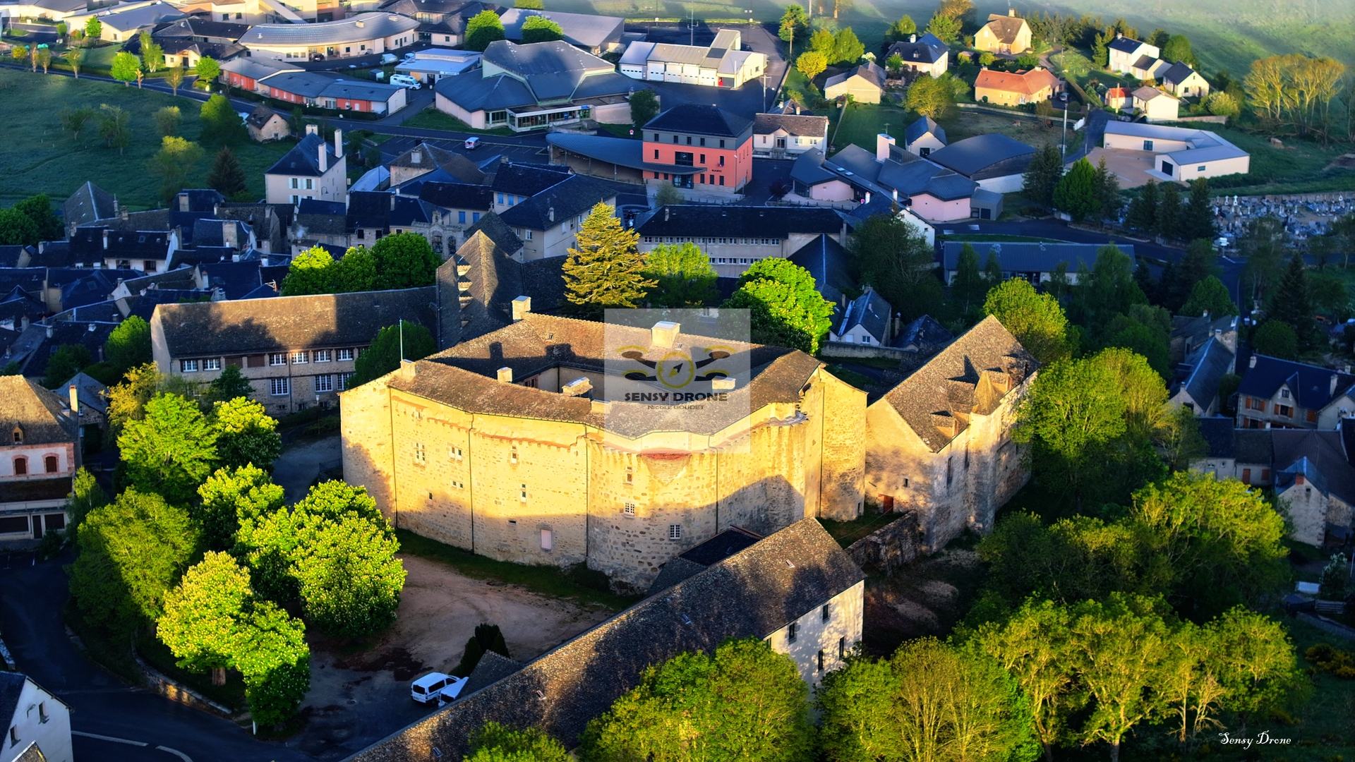 Saint-Alban-sur-Limagnole – Cœur de Margeride vu du ciel