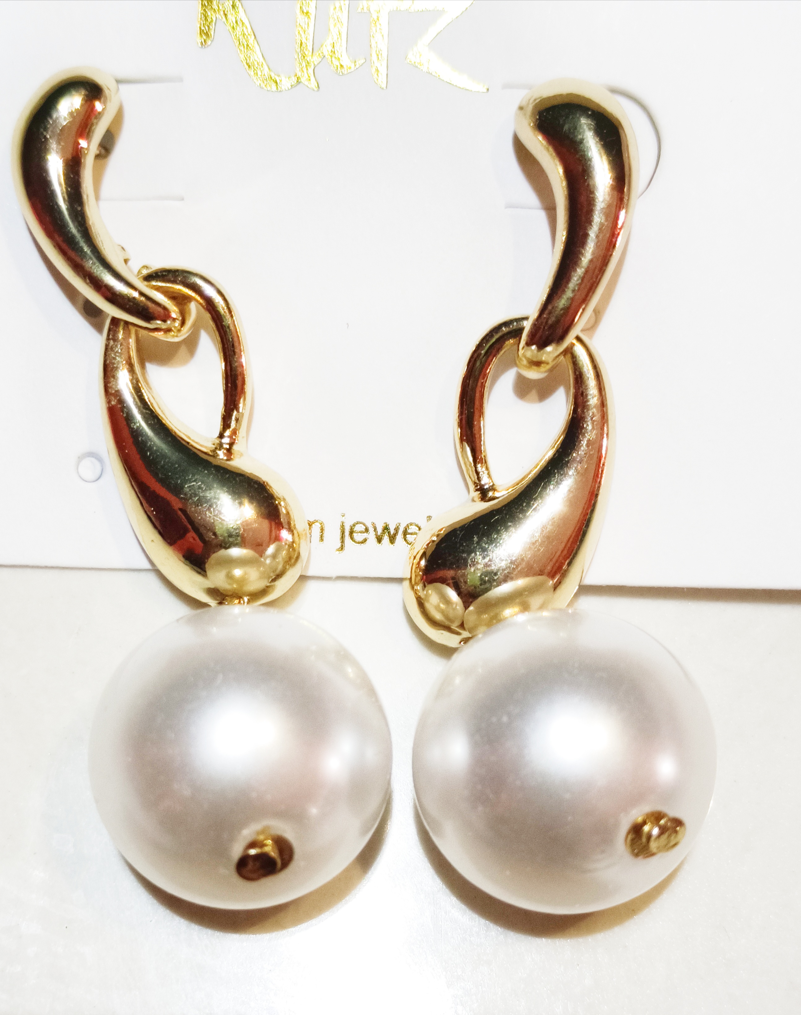 Elegant Gold and Pearl Earrings