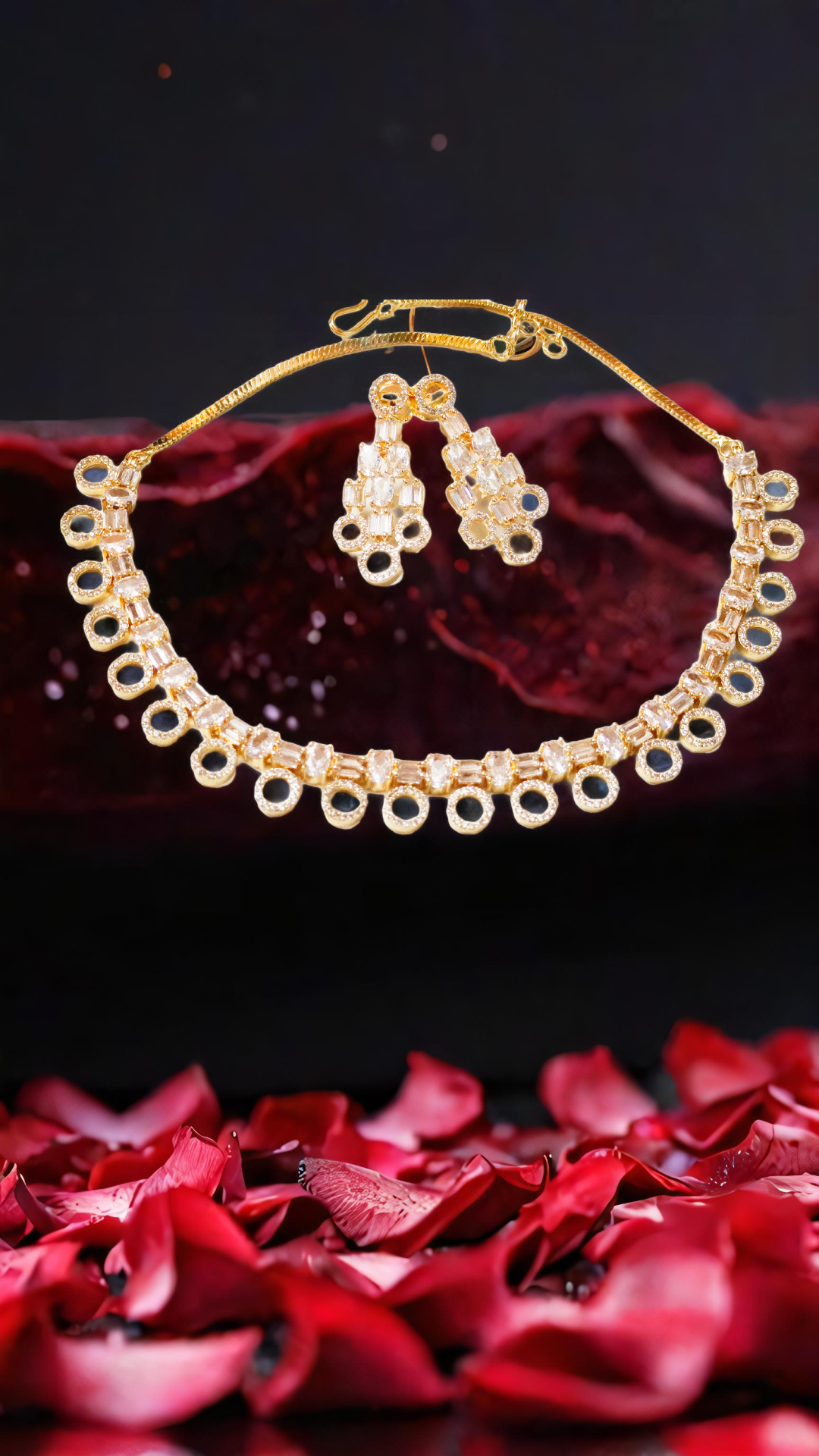 Elegant Gold Necklace Set