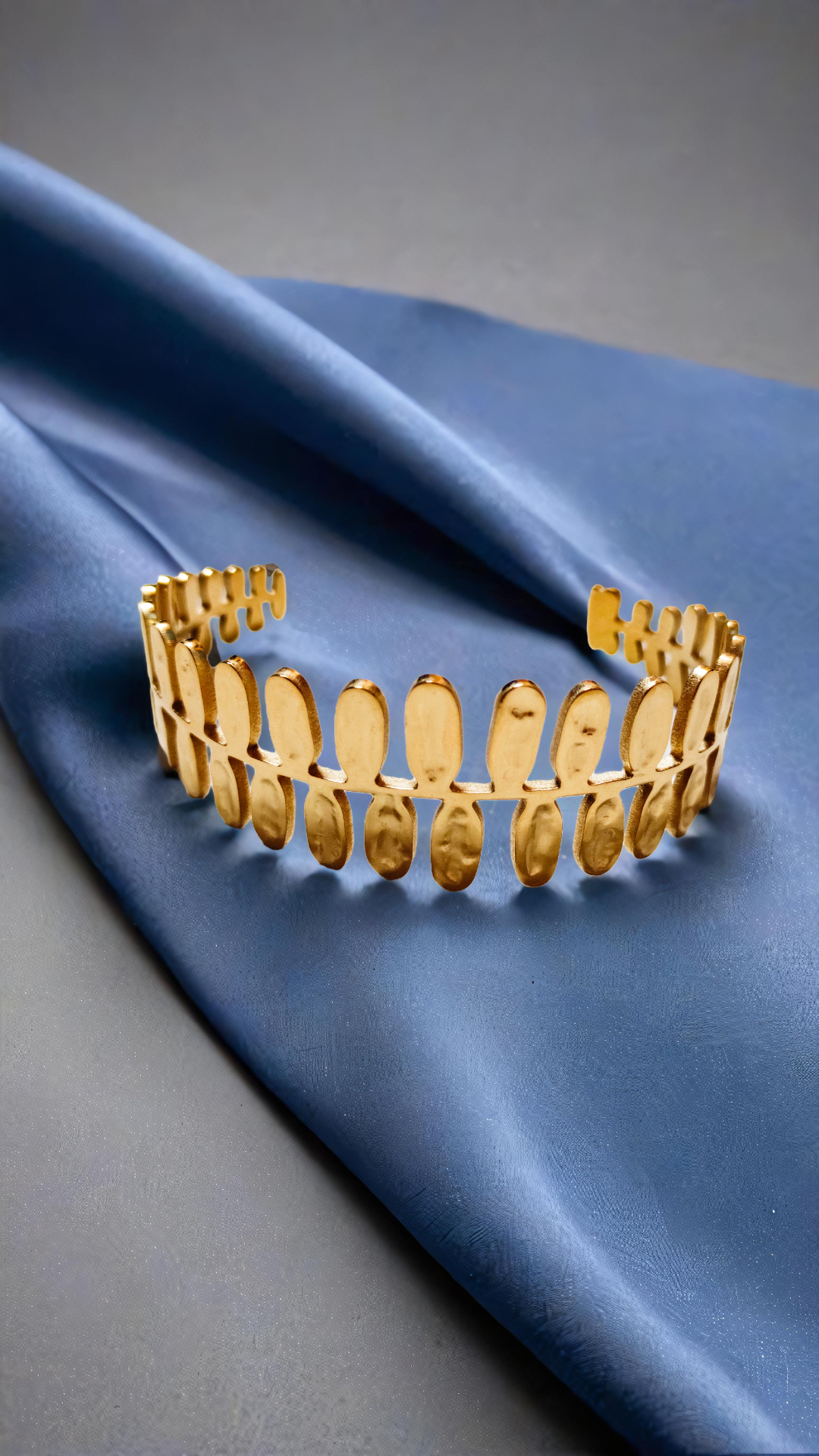 anti turnish bracelet,side open,free size,gold polish, stainless steel, waterproof product