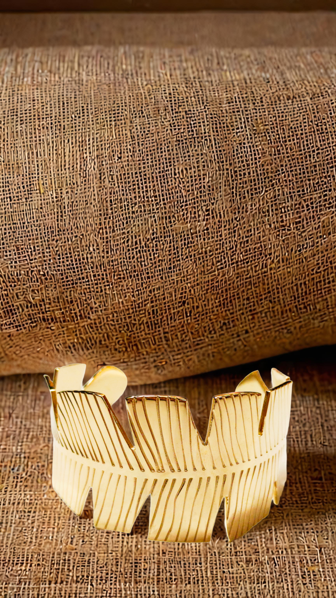 anti turnish bracelet,side open,free size,gold polish, stainless steel, waterproof product